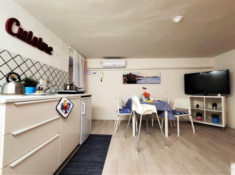 Central Apartments Mezzanine - 1 Min To Via Etnea Aeroporto di Catania Fontana Rossa Esterno foto