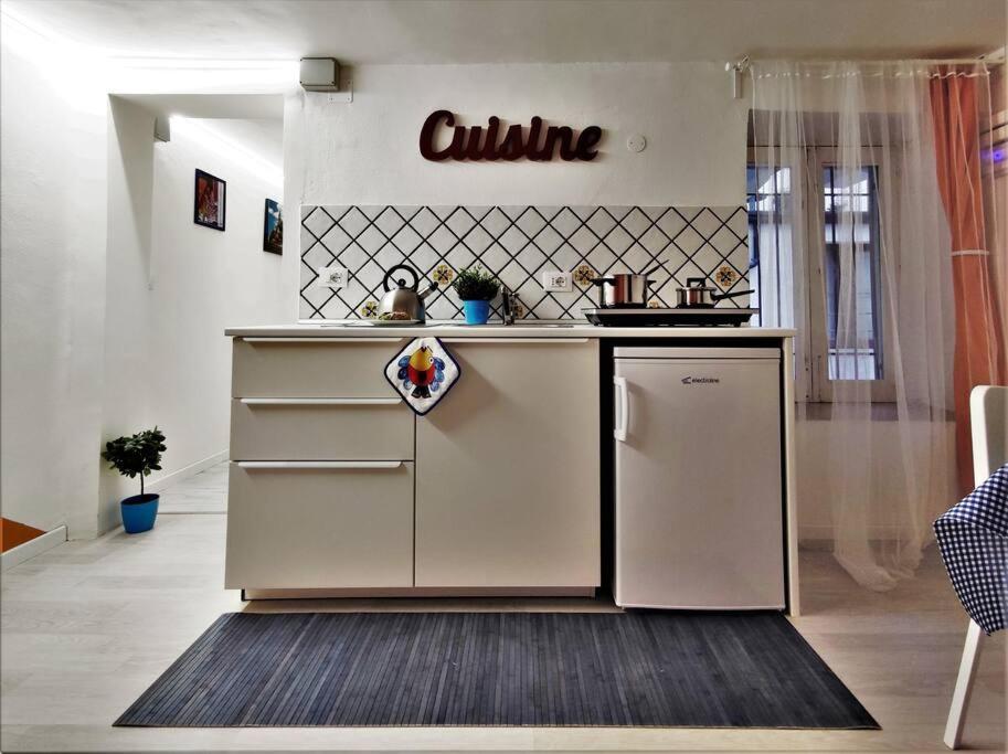 Central Apartments Mezzanine - 1 Min To Via Etnea Aeroporto di Catania Fontana Rossa Esterno foto