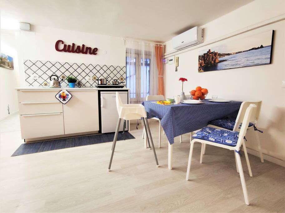 Central Apartments Mezzanine - 1 Min To Via Etnea Aeroporto di Catania Fontana Rossa Esterno foto